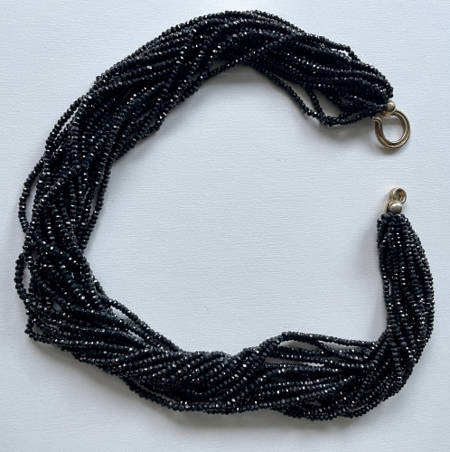 Spinellkette 18 reihig schwarz facettiert